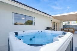 LUX 6BR/3BA Stylish House w/Pool & Jacuzzi