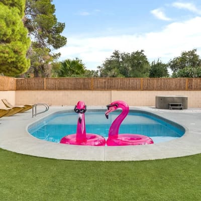 LUX 7BR/3BA Villa w/pool, spa and big yard