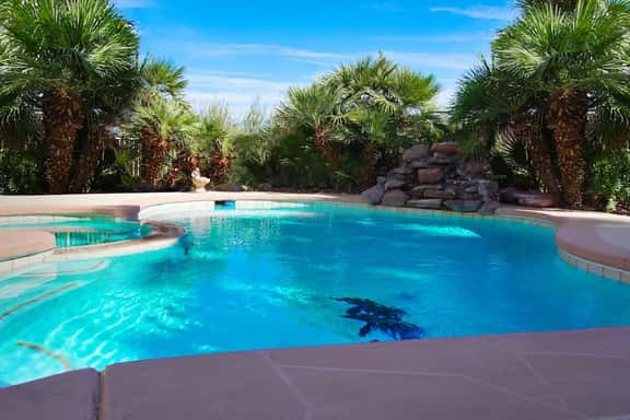 LUX 8BR/4BA Villa w/Heated Pool+Spa, 5min to Strip - Image 1