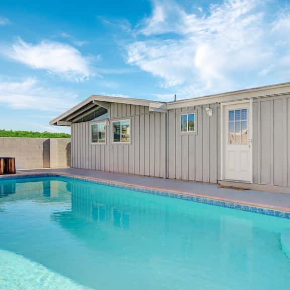 Luxury 4BR 2BA House with Pool Spa Billiard Only 6 minutes to the Strip - Image 1
