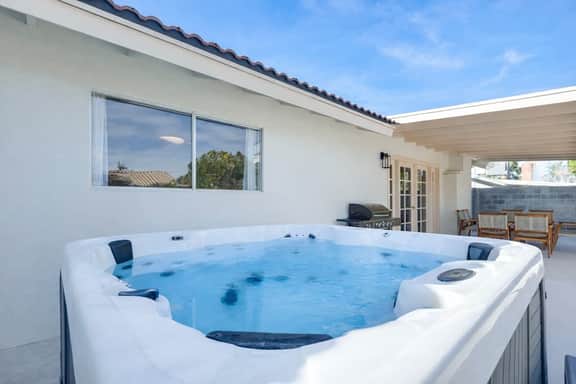 LUX 6BR/3BA Stylish House w/Pool & Jacuzzi