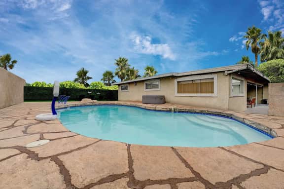Luxury 6BR 2BA 5mins to the Strip with Pool, Spa and Billiard