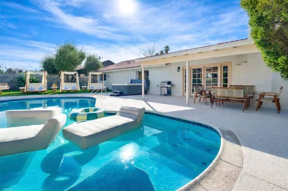 LUX 6BR/3BA Stylish House w/Pool & Jacuzzi