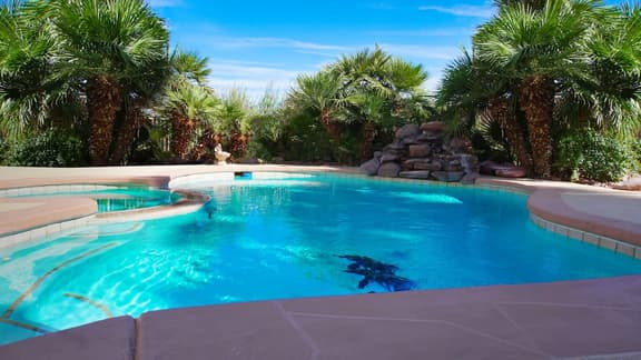 LUX 8BR/4BA Villa w/Heated Pool+Spa, 5min to Strip